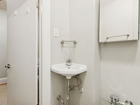 Tiny photo for 1040 W Balmoral Avenue #4B, Chicago, IL 60640 (MLS # 12554988)