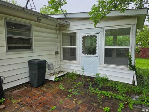 Tiny photo for 516 FREDERICK Street, Herrin, IL 62948 (MLS # EB458409)