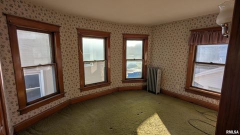 Tiny photo for 2013 16TH Street, Moline, IL 61265 (MLS # QC4269306)