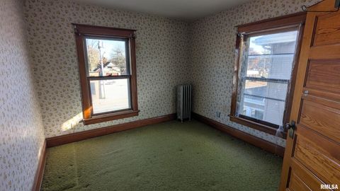 Tiny photo for 2013 16TH Street, Moline, IL 61265 (MLS # QC4269306)