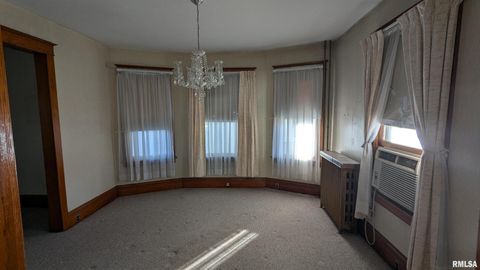 Tiny photo for 2013 16TH Street, Moline, IL 61265 (MLS # QC4269306)