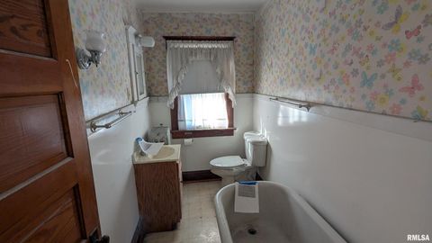 Tiny photo for 2013 16TH Street, Moline, IL 61265 (MLS # QC4269306)