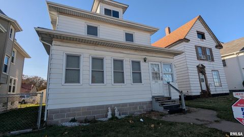 Photo of 2013 16TH Street, Moline, IL 61265 (MLS # QC4269306)