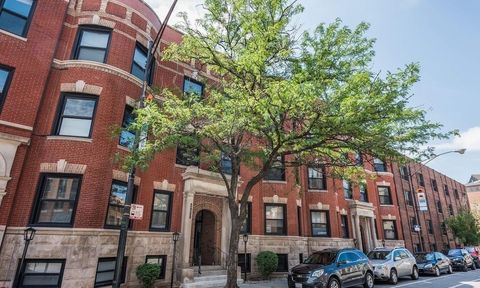 2904 N Halsted Street 1 Chicago IL 60657
