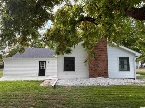 Tiny photo for 20 Randolph, Carthage, IL 62321 (MLS # 12471653)