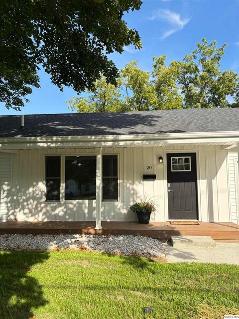 Tiny photo for 20 Randolph, Carthage, IL 62321 (MLS # 12471653)