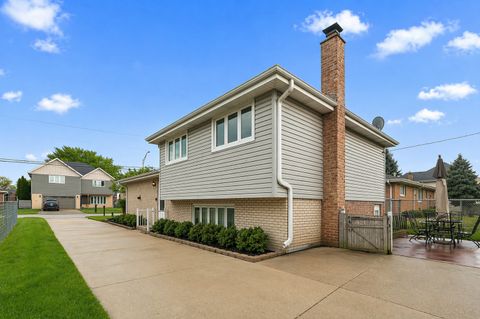 Tiny photo for 6612 W 92nd Street, Oak Lawn, IL 60453 (MLS # 12629035)