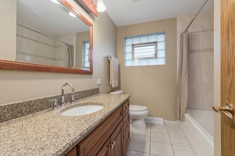 Tiny photo for 6612 W 92nd Street, Oak Lawn, IL 60453 (MLS # 12629035)