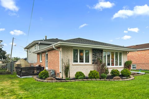 Tiny photo for 6612 W 92nd Street, Oak Lawn, IL 60453 (MLS # 12629035)