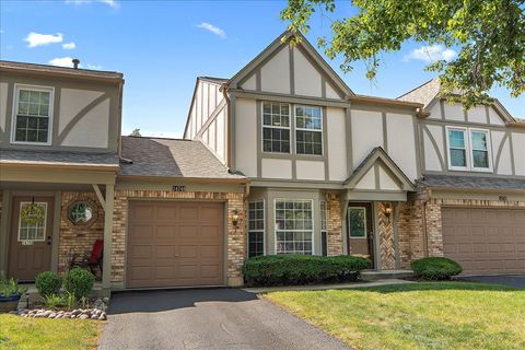 Photo of 14746 Lakeview Drive, Orland Park, IL 60462 (MLS # 12500966)