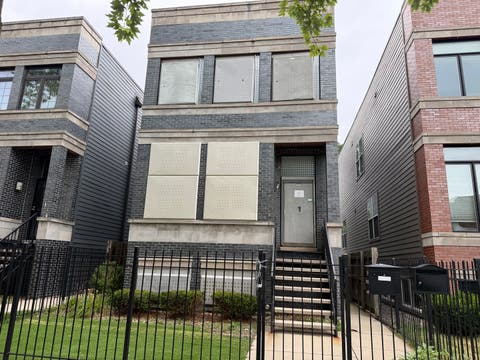 Photo of 544 E 46th Place, Chicago, IL 60653 (MLS # 12725475)