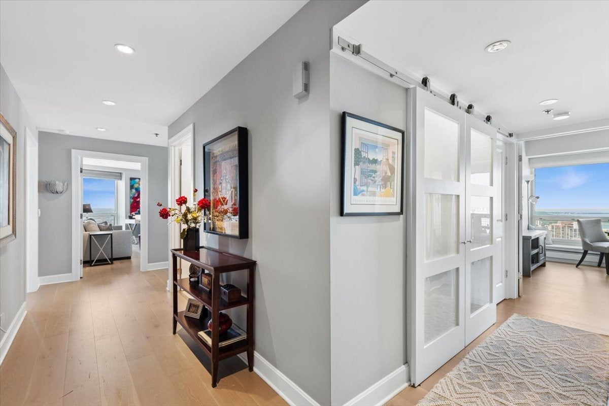 57 E Delaware Place 3905