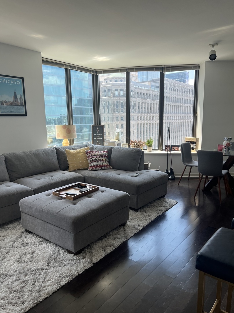 400 N La Salle Drive 2107