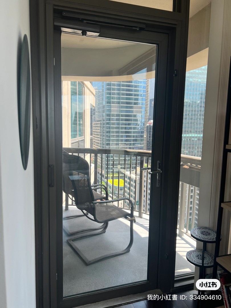 400 N La Salle Drive 2107