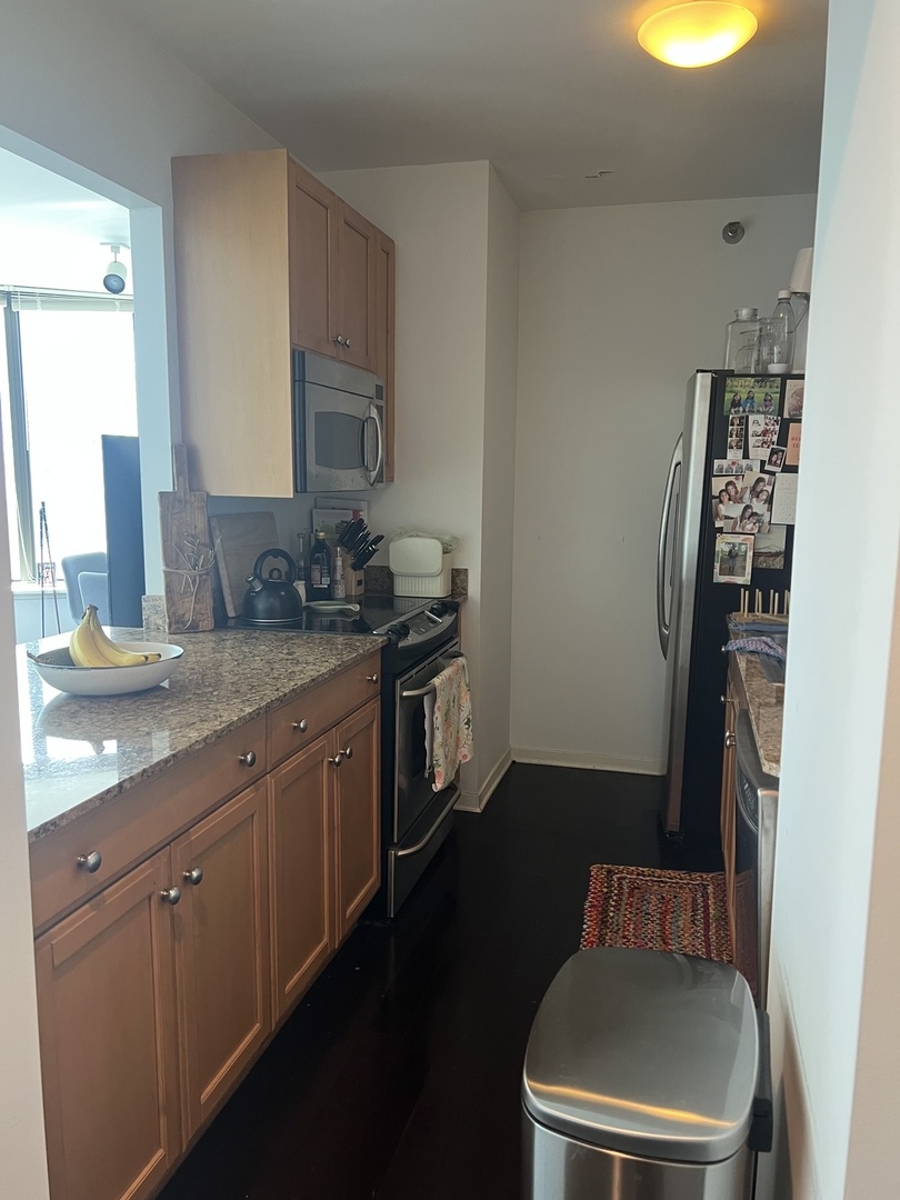 400 N La Salle Drive 2107