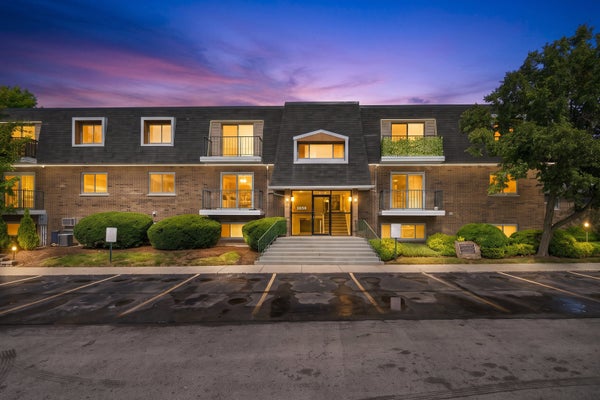 3850 S PARKWAY DR APT 1G, NORTHBROOK, IL 60062 - Image 210476bde8163d3d8a1a8ce707aa4eaa/1532538441