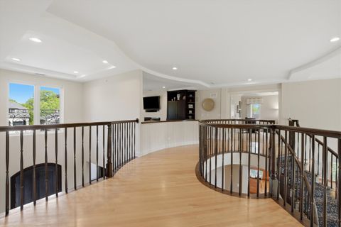 Tiny photo for 809 Edgemont Lane, Park Ridge, IL 60068 (MLS # 12670039)