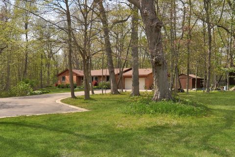 Photo of 2030 Burke Drive, Winthrop Harbor, IL 60096 (MLS # 12464041)