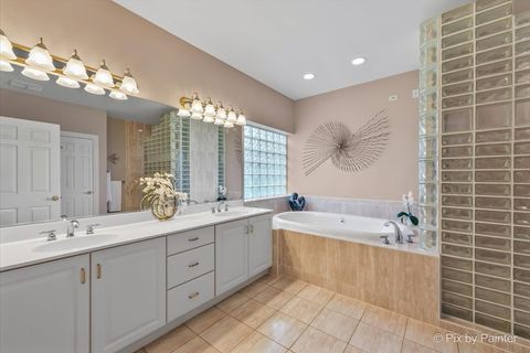 Tiny photo for 4 Mohawk Drive, South Barrington, IL 60010 (MLS # 12627995)