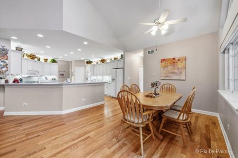 Tiny photo for 4 Mohawk Drive, South Barrington, IL 60010 (MLS # 12627995)