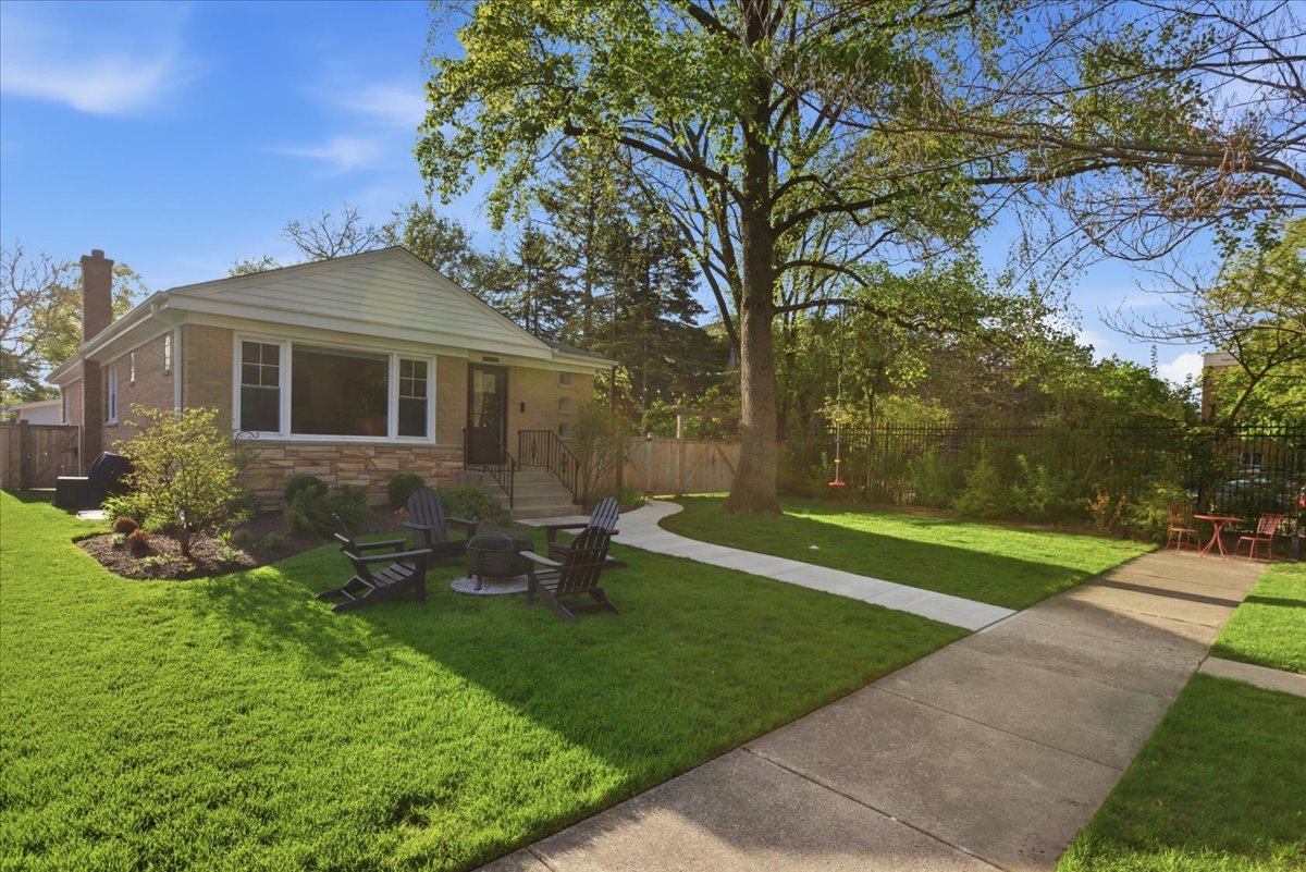 9237 Lincolnwood Drive