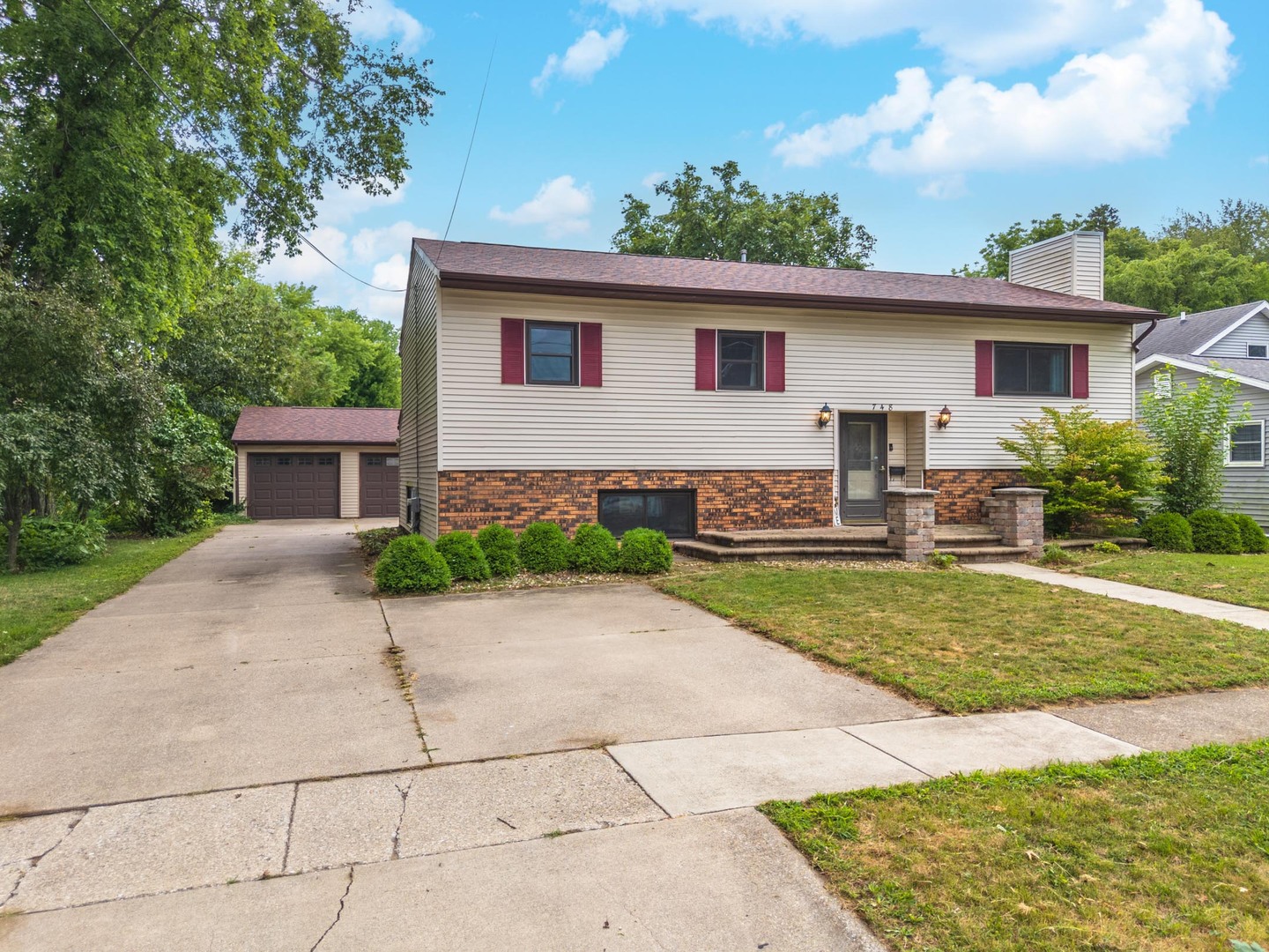 748 S Locust Street