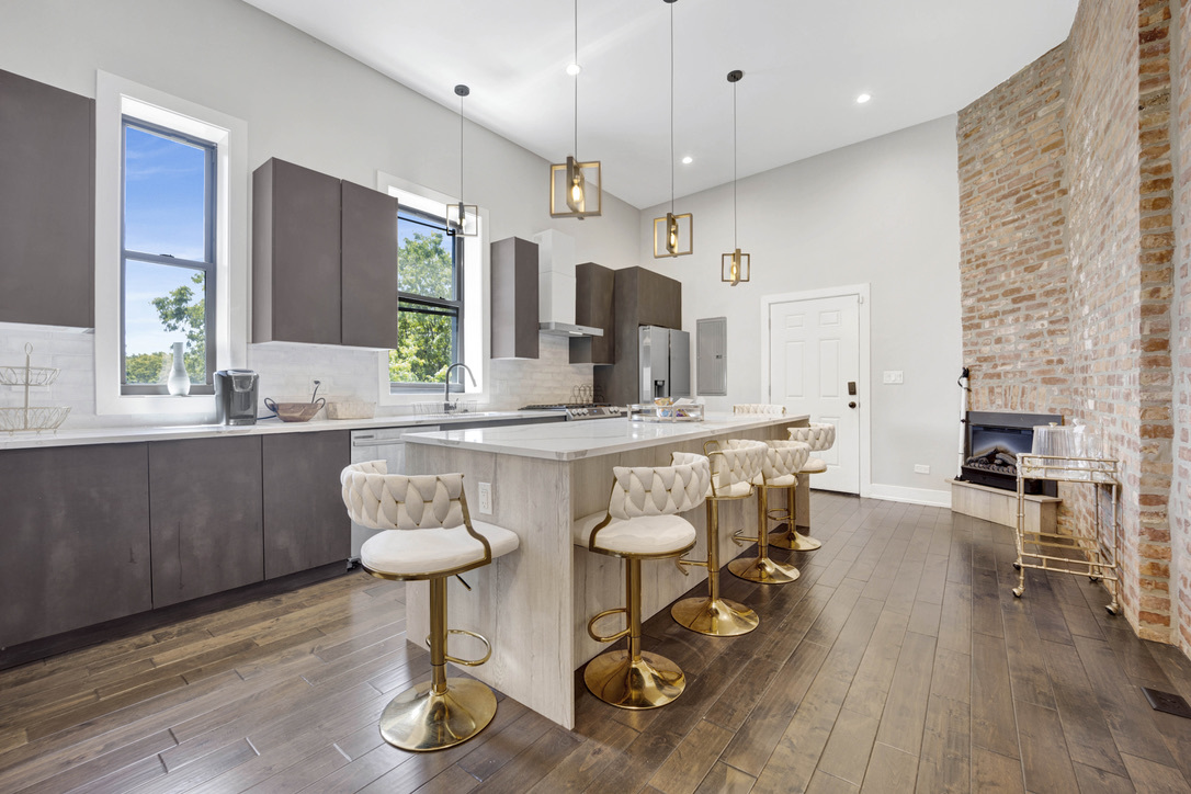 3330 S Indiana Avenue 2S