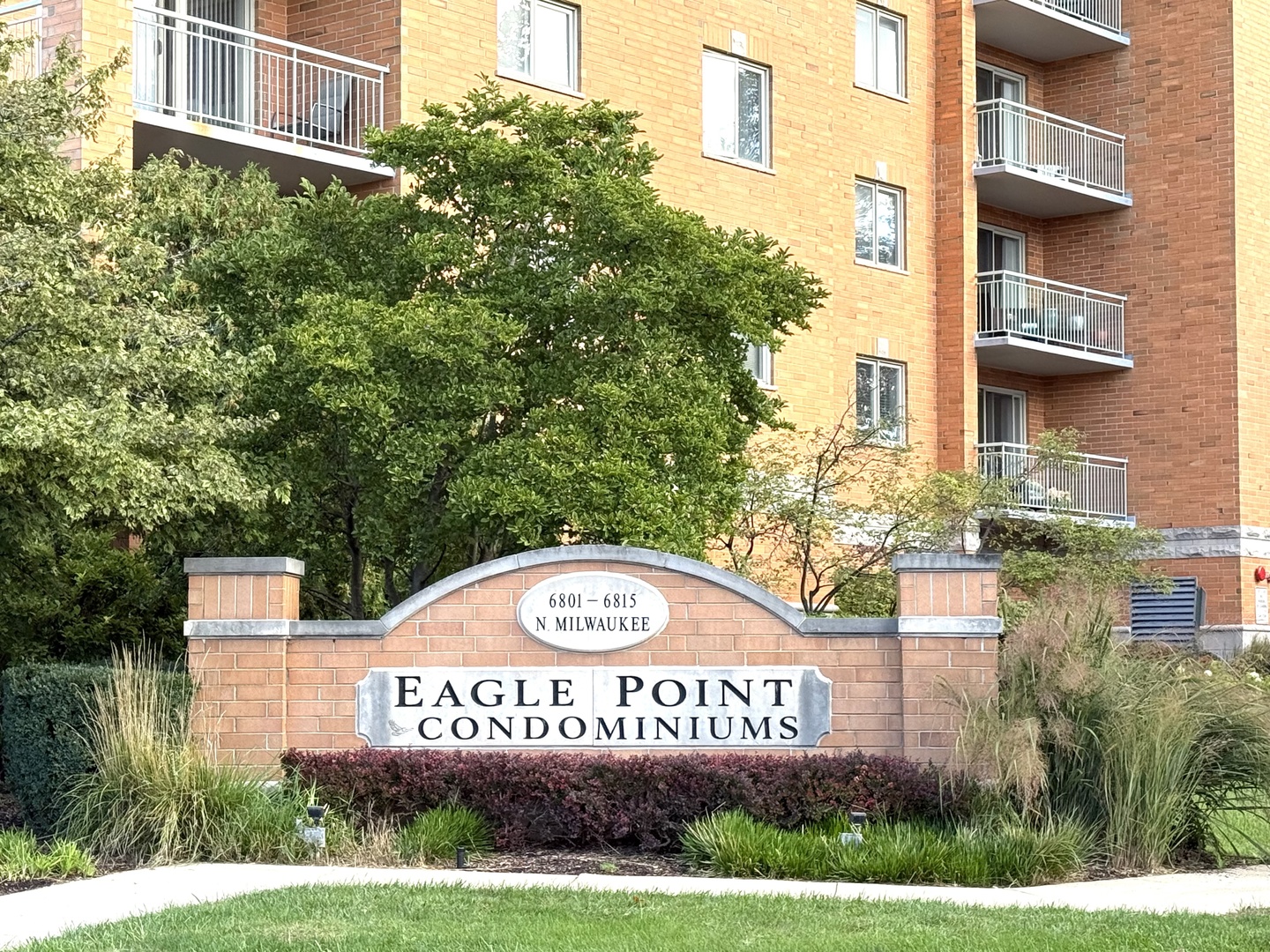 6815 N Milwaukee Avenue 506