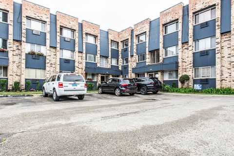 Photo of 8641.5 W FOSTER Avenue #3A, Chicago, IL 60656 (MLS # 12675411)