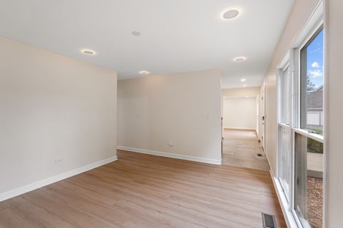 Tiny photo for 747 Jamestowne Court, Sleepy Hollow, IL 60118 (MLS # 12394912)