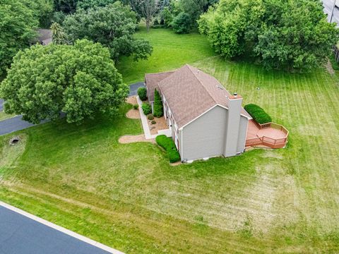 Tiny photo for 747 Jamestowne Court, Sleepy Hollow, IL 60118 (MLS # 12394912)