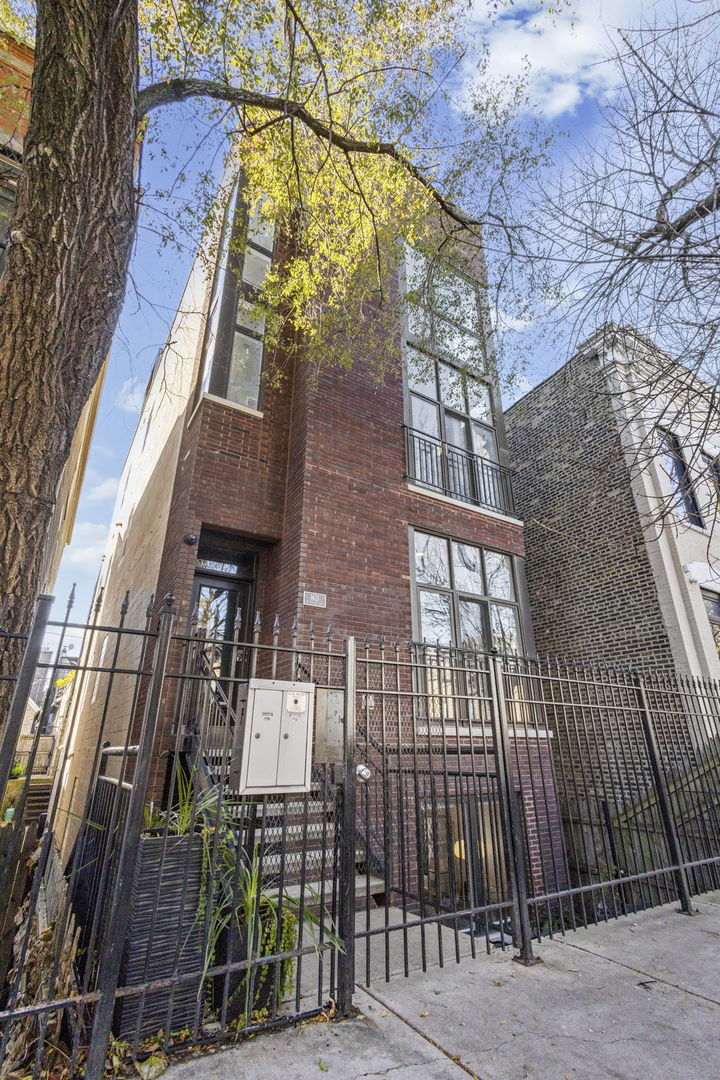 1621 W Pierce Avenue 1