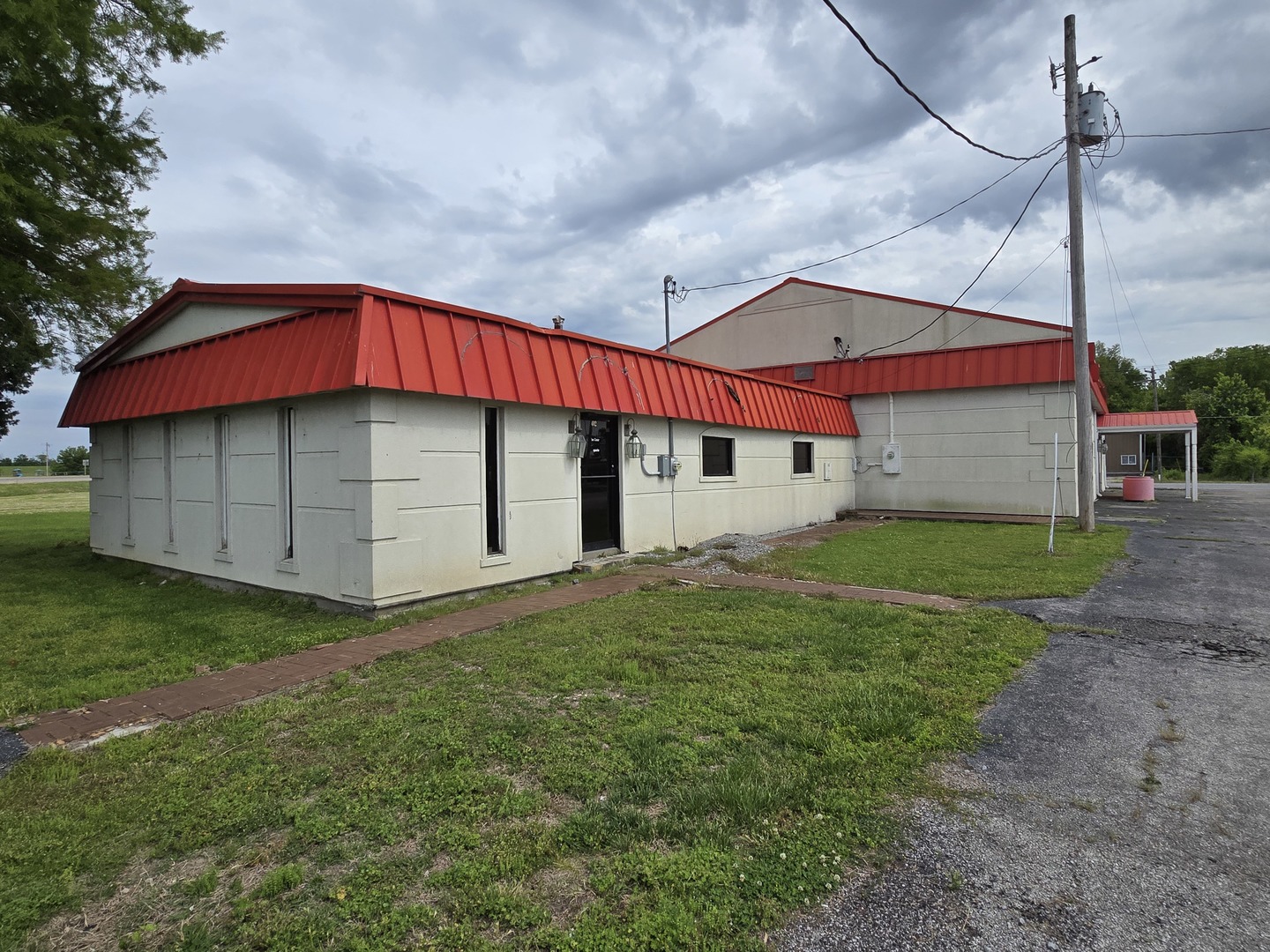 404 N COMMERCIAL Street