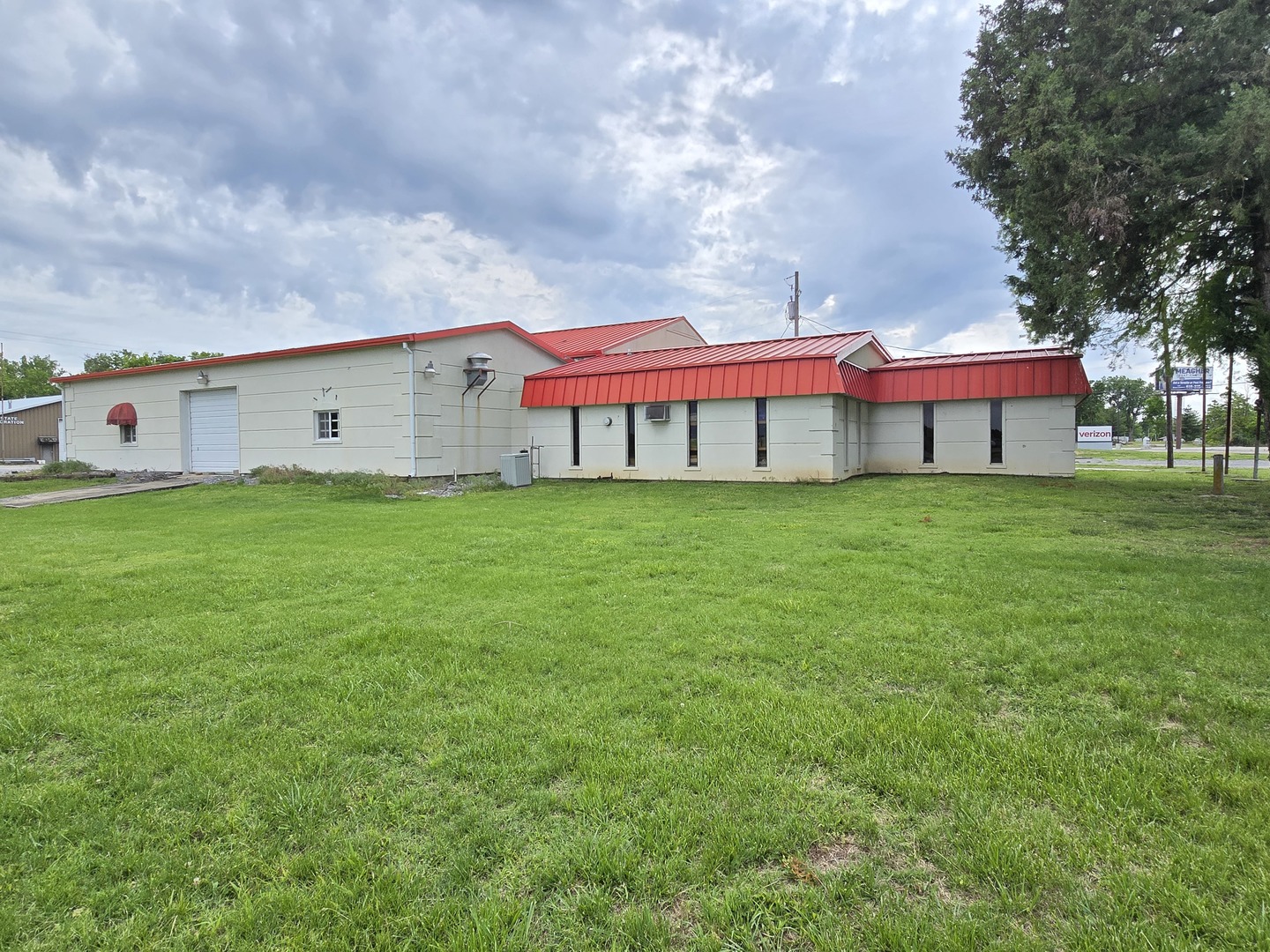 404 N COMMERCIAL Street
