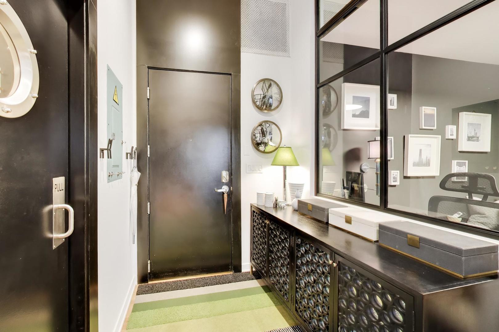 547 S Clark Street 1403