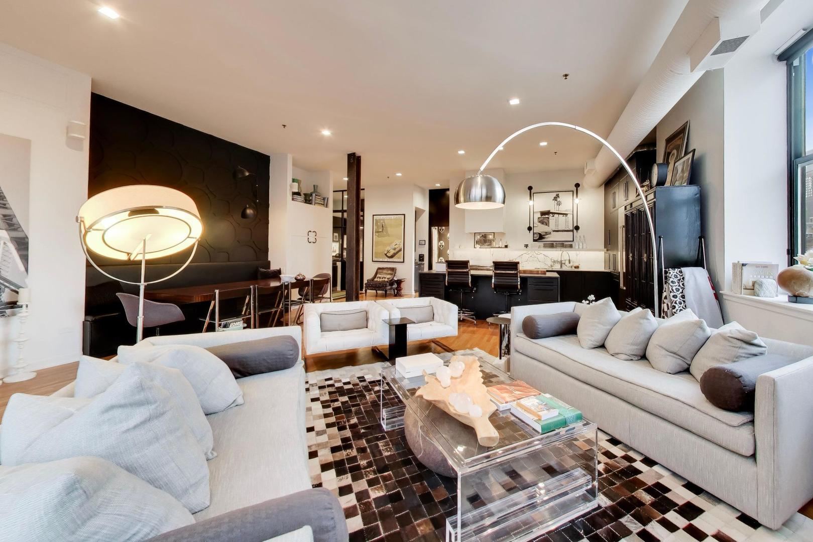 547 S Clark Street 1403