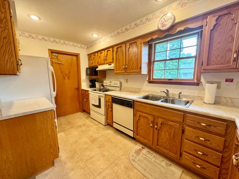 Tiny photo for 31 Colonial Drive, Clinton, IL 61727 (MLS # 12464539)