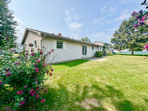 Tiny photo for 31 Colonial Drive, Clinton, IL 61727 (MLS # 12464539)