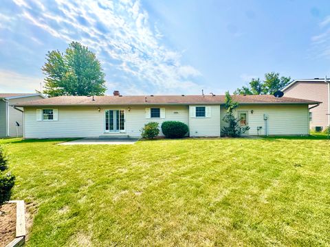 Tiny photo for 31 Colonial Drive, Clinton, IL 61727 (MLS # 12464539)