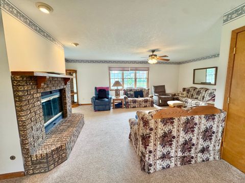 Tiny photo for 31 Colonial Drive, Clinton, IL 61727 (MLS # 12464539)
