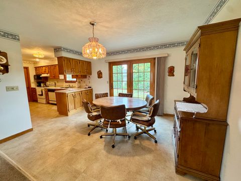 Tiny photo for 31 Colonial Drive, Clinton, IL 61727 (MLS # 12464539)