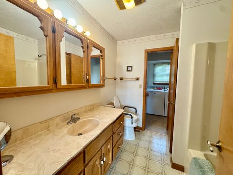 Tiny photo for 31 Colonial Drive, Clinton, IL 61727 (MLS # 12464539)