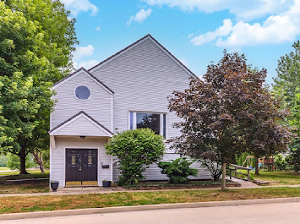 Photo for 101 E Grove Street, Pontiac, IL 61764 (MLS # 12416953)