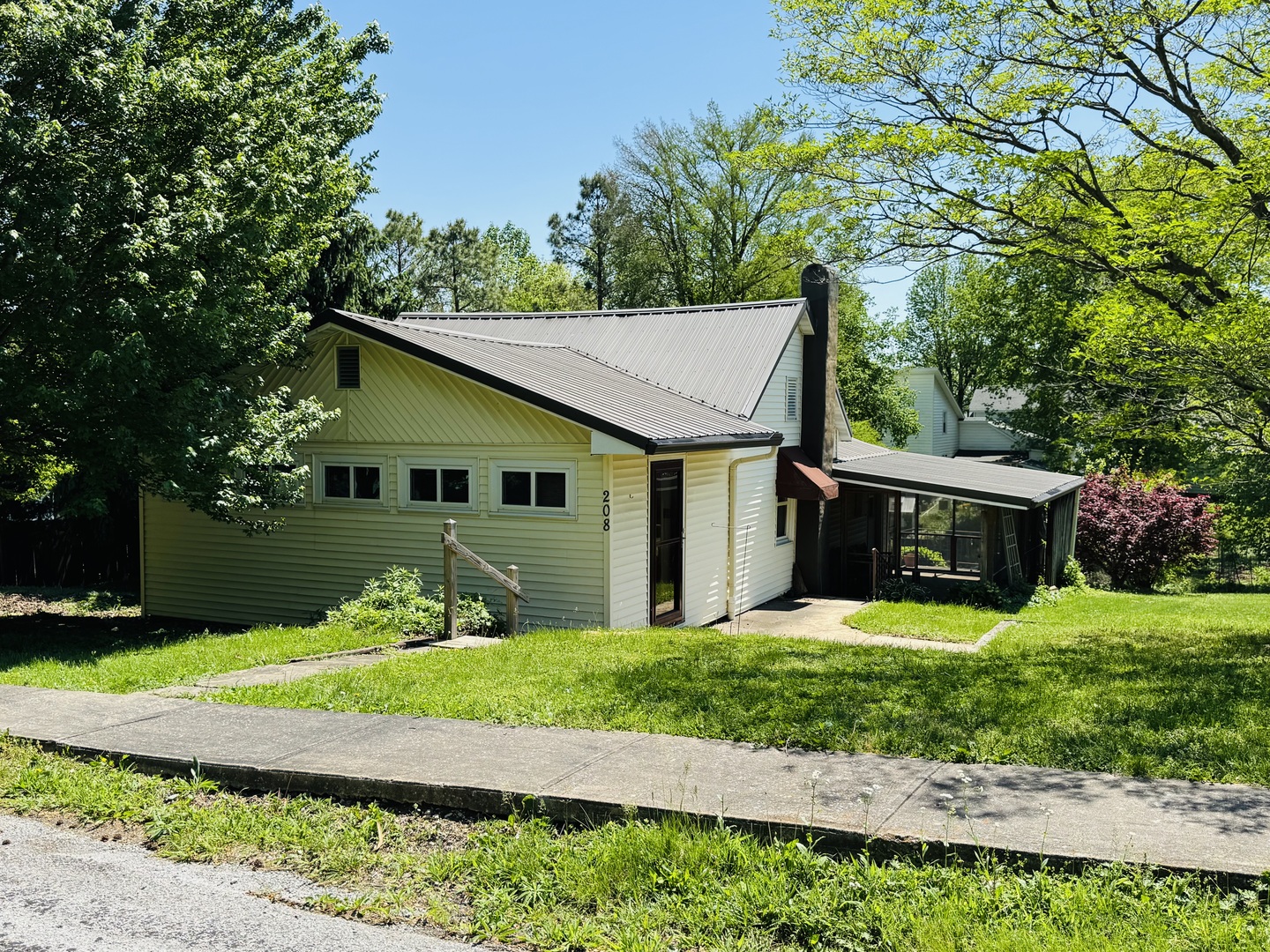 208 W Poplar Street