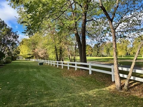 Tiny photo for 160 Inverness Court #A, Elk Grove Village, IL 60007 (MLS # 12502990)