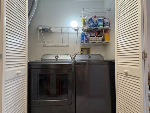 Tiny photo for 160 Inverness Court #A, Elk Grove Village, IL 60007 (MLS # 12502990)