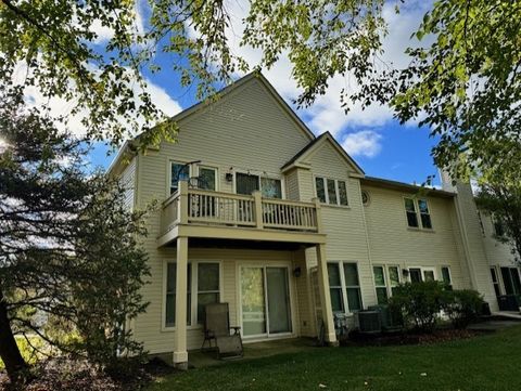 Tiny photo for 160 Inverness Court #A, Elk Grove Village, IL 60007 (MLS # 12502990)