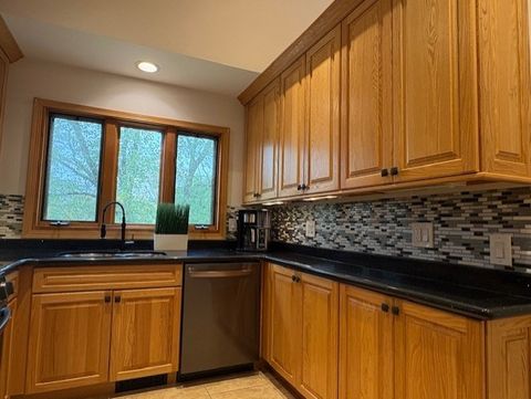 Tiny photo for 160 Inverness Court #A, Elk Grove Village, IL 60007 (MLS # 12502990)