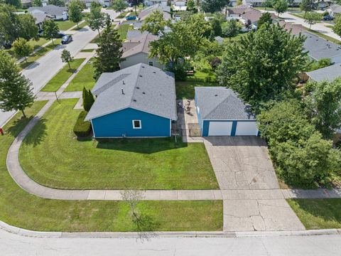 Tiny photo for 1124 LOVELL Court, Elk Grove Village, IL 60007 (MLS # 12446602)