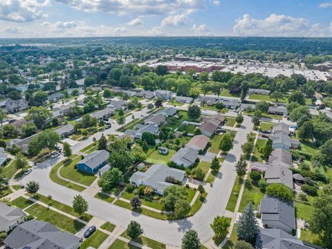 Tiny photo for 1124 LOVELL Court, Elk Grove Village, IL 60007 (MLS # 12446602)